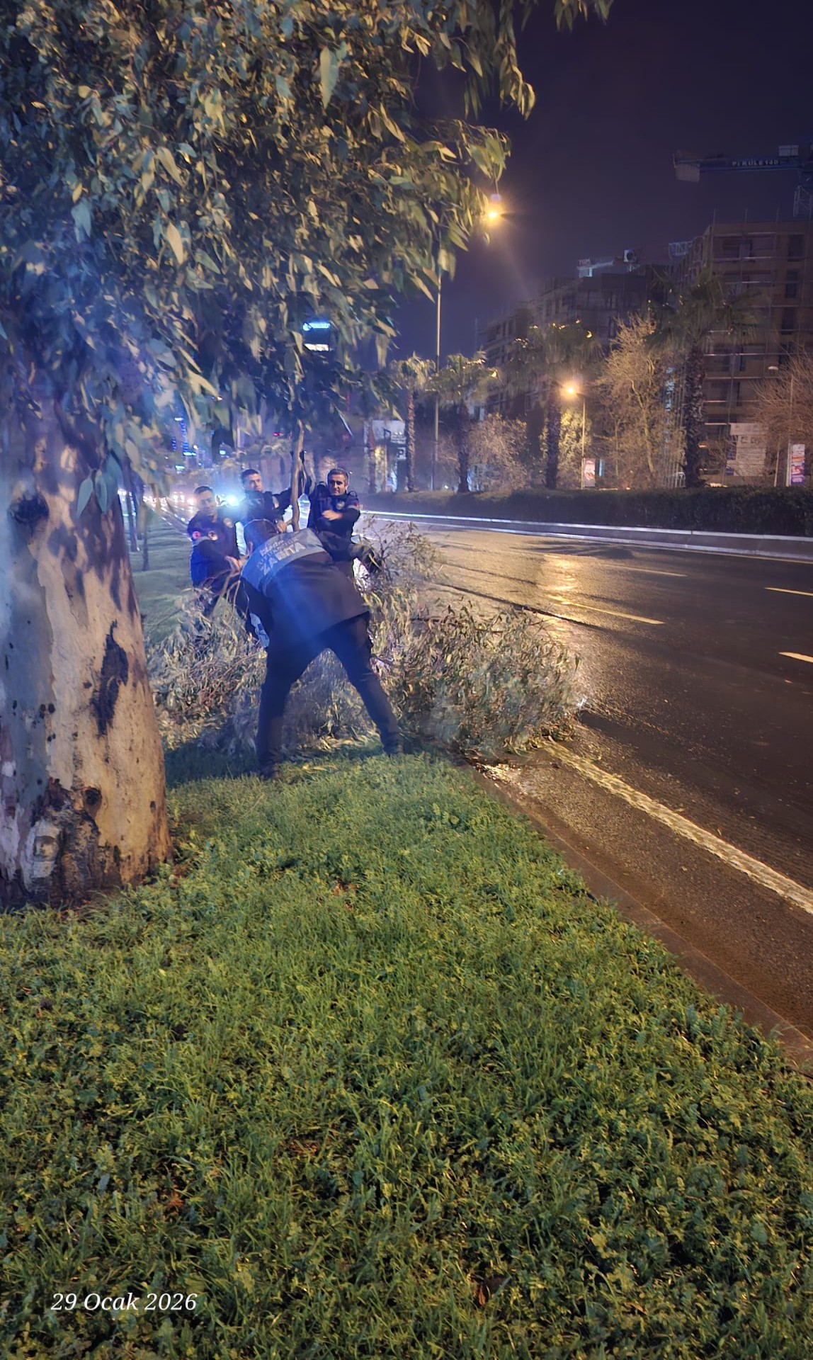 İzmir Büyükşehir Belediyesi ekipleri sağanak yağış nedeniyle seferber oldu - 9685f42f-23c1-4cb5-b1d5-08de5fc1b83d