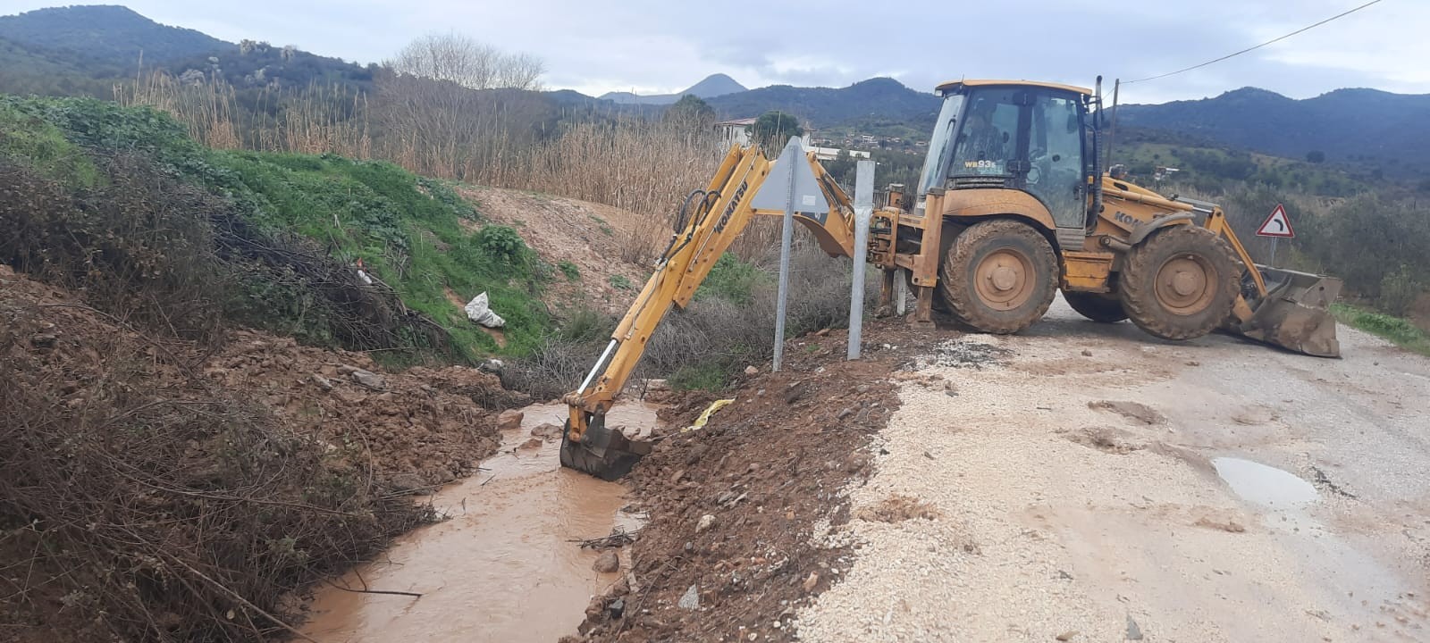 İzmir Büyükşehir Belediyesi ekipleri sağanak yağış nedeniyle seferber oldu - d88406a9-ed63-424d-b1d3-08de5fc1b83d